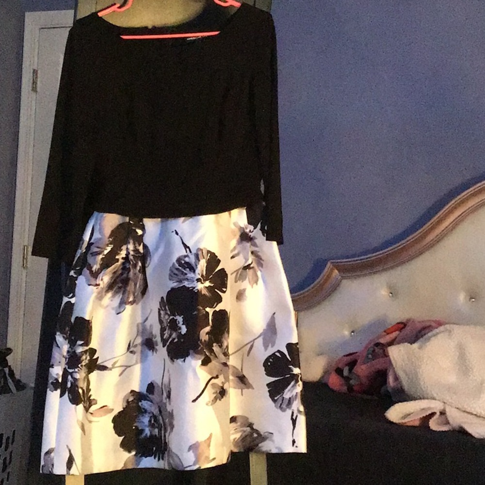 Black & white floral long sleeve dress